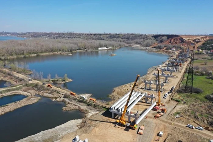 
    Ministrul Transporturilor, Cătălin Drulă, a verificat șantierul tronsonului 2 din Drumul Expres Craiova-Pitești  