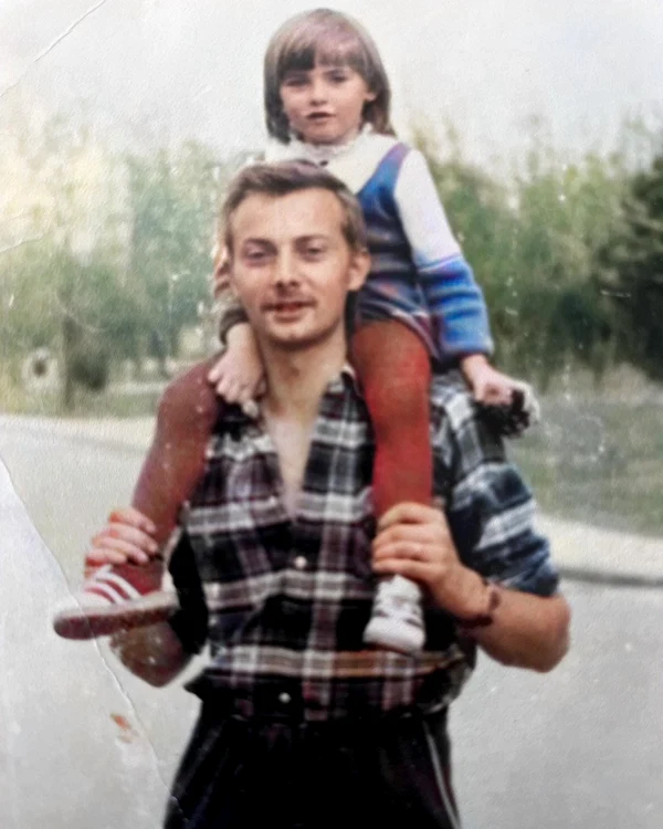 Tatăl și-a dorit băiat, dar a avut două fete
