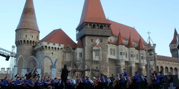 orchestra la castelul corvinilor