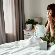 Gripă- răceală - femeie bolnavă FOTO Shutterstock