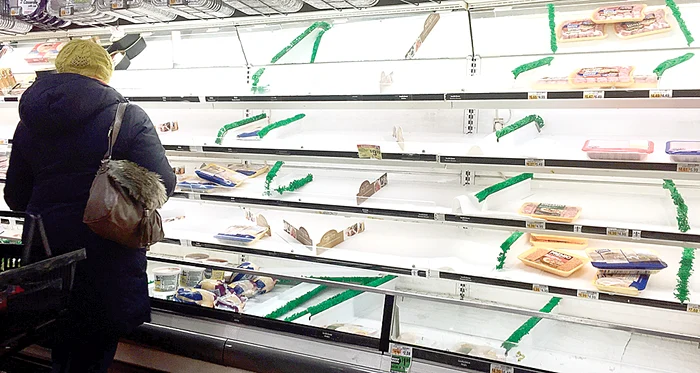 Magazinele au fost golite