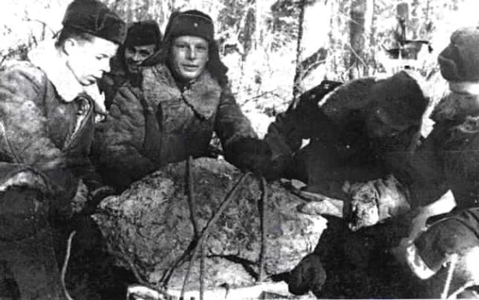 Meteoritul a căzut în zona Siberiei, în 1947-Fragment din meteorit