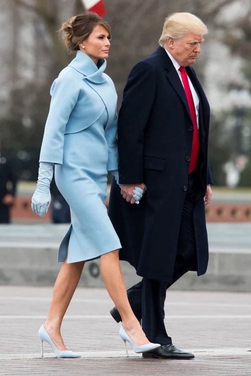2017 - Melania Trump în iconicul compleu Hervé Pierre în ziua primei învestiri.