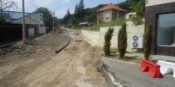 Șantier în lucru pe strada Papiu Ilarian