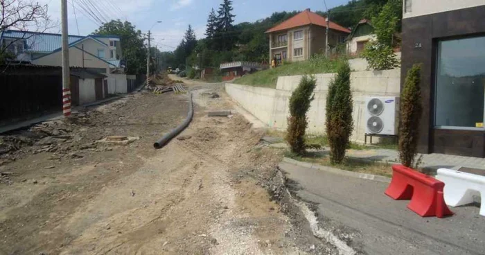 Șantier în lucru pe strada Papiu Ilarian