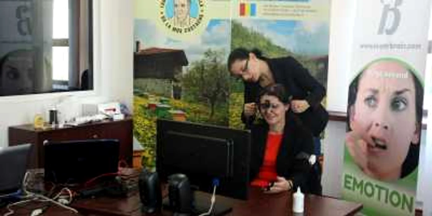 Ochelarii ajută la înregistrarea tuturor reacţiilor pe care le au subiecţii la vederea produselor