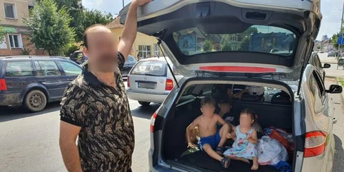 copii transportati in portbagaj foto politia romana