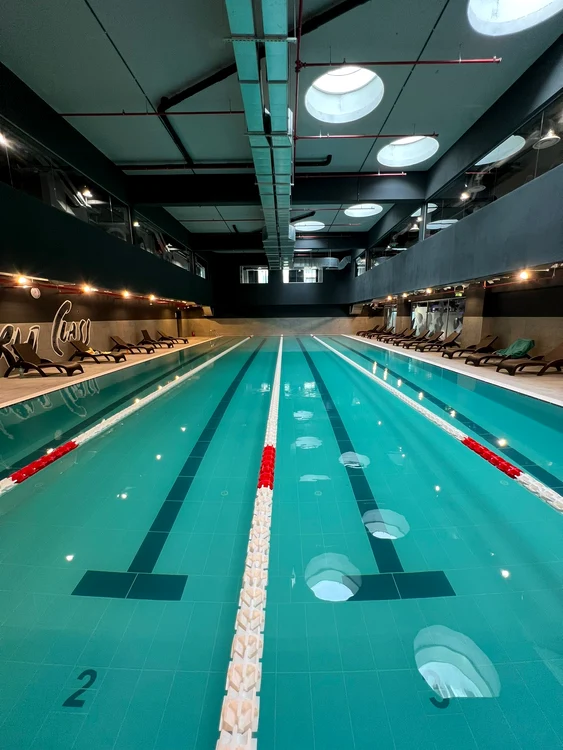 World Class One Cotroceni, club dotat cu o piscină semi-olimpică