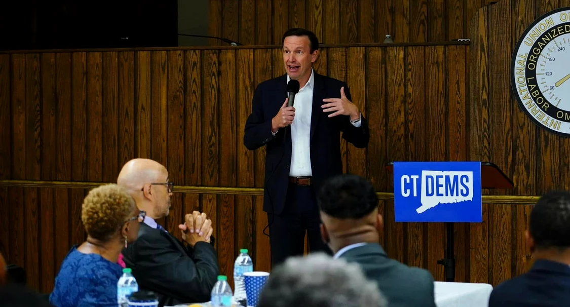 Chris Murphy vine în România. FOTO Facebook Chris Murphy