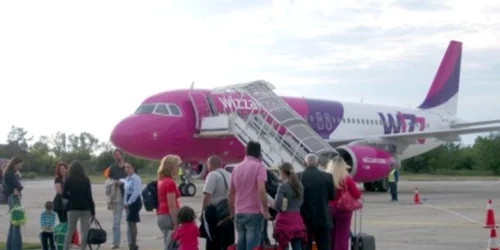 Bărbatul a fost amendat pentru că a făcut sandal în avion 