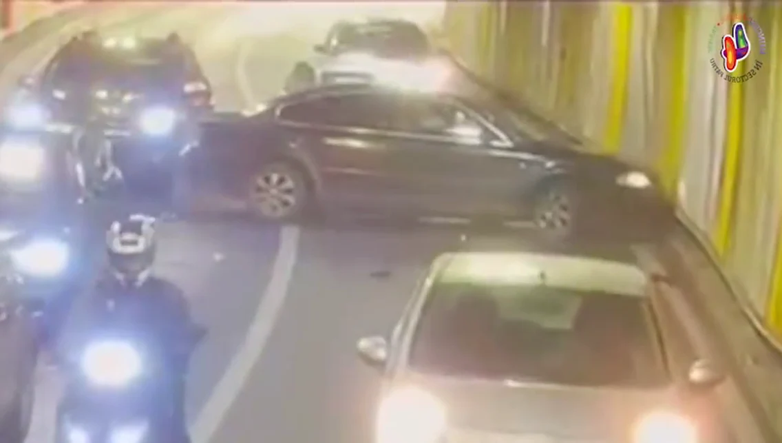 Camerele de supraveghere din Pasajul Unirii au surprins momentele dramatice. sursa: captură Facebook
