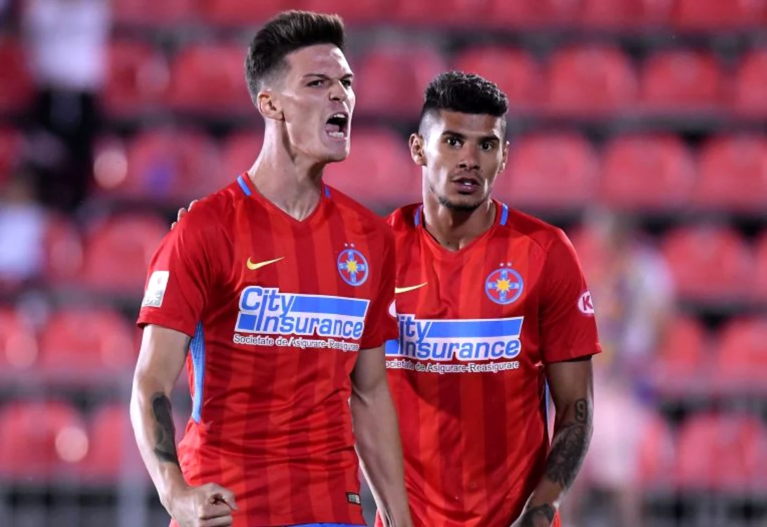 
    Dennis Man și Florinel Coman sunt cel mai bine cotați jucători de la FCSBFOTO: Sportpictures.eu  