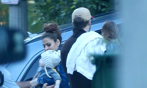 Exclusive    Premium: Ryan Gosling And Eva Mendes Visit Family In LA***NO USE W/O PRIOR AGREEMENT   CALL FOR PRICING*** jpeg