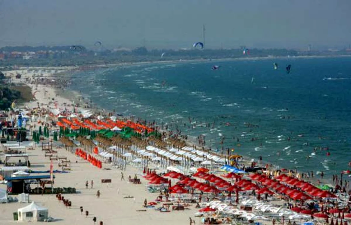 
    Litoralul pentru toţi - bilete. Cât te va costa un sejur la mare de la 1 septembrie foto: vacantalamare.ro  