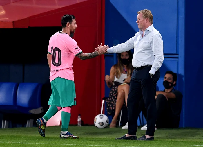 
    Ronald Koeman s-a salutat cu Lionel Messi în timpul testului cu Girona, de miercuriFoto: Guliver / GettyImages  