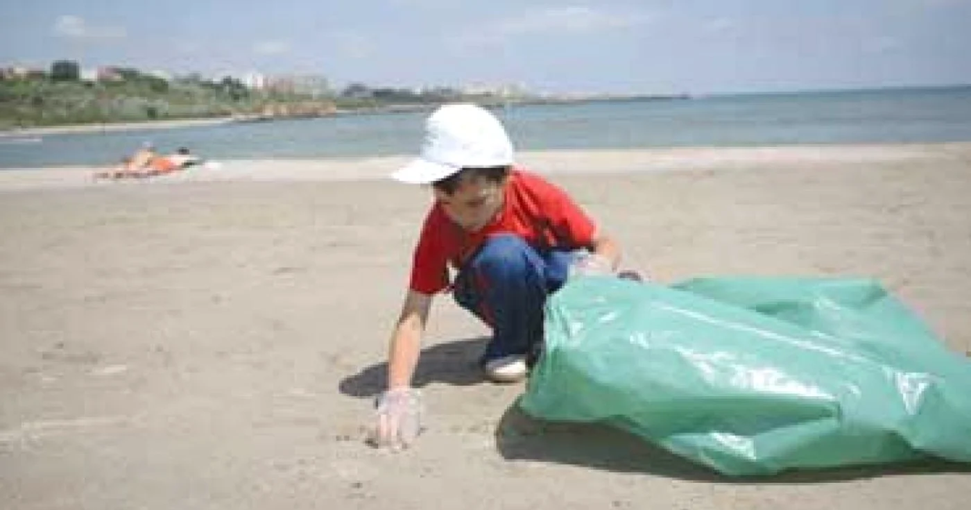 Constanta: Cele mai multe gunoaie găsite de ecologişti pe plaje sunt pet-urile