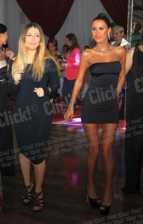 Ana, sora Elenei Gheorghe, alături de Daniela Crudu. (Foto Click!)
