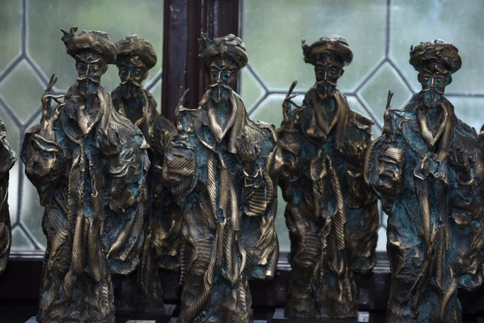 Trofeele Galei "Constantin Brâncoveanu" au fost realizate de sculptorul Ioan Bolborea