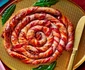 Cârnați umpluți cu sos și brânză înveliți în bacon Foto Good Food