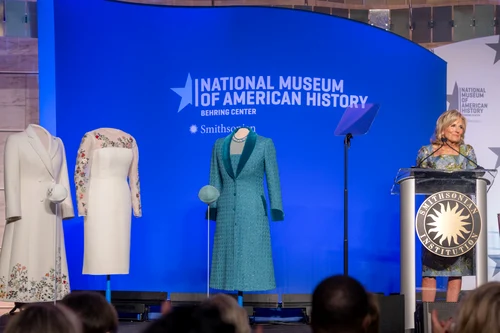 Jill Biden a donat ţinutele purtate în Ziua Inaugurării către muzeul Smithsonian