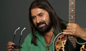 Gheorghe Gheorghiu surpriza de proportii de ziua sa Cine a venit la usa noaptea si s a dat drept postasul 2 1 rotated jpg