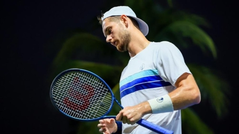 Un jucător de tenis a fost descalificat la un turneu din Grecia pentru că a făcut duș la pauză