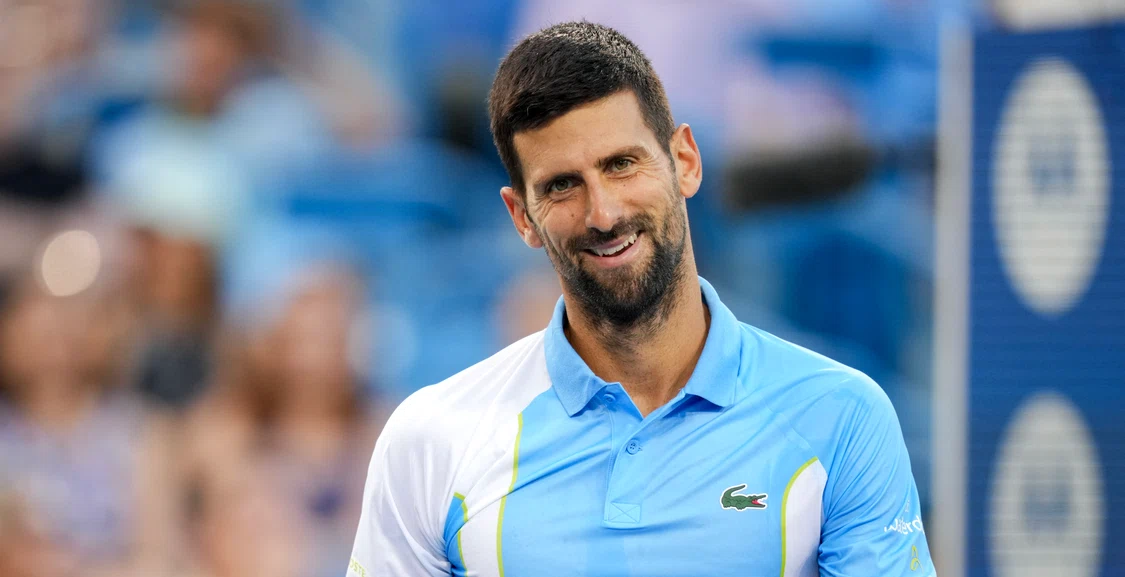 Novak Djokovici zâmbește amar după un meci slab la Australian Open. Foto Getty images 