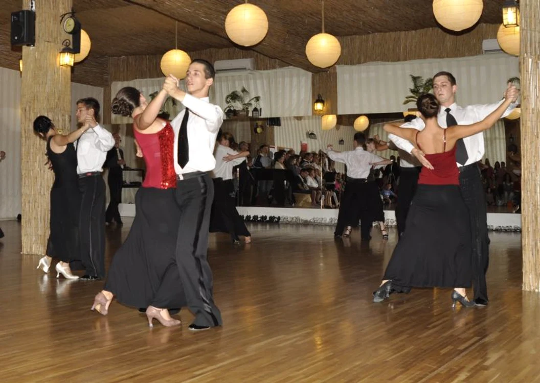Lady's First dance party la Loga Dance School