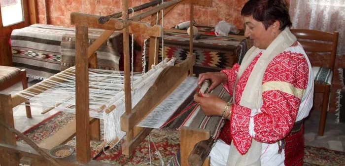 Râmnicu Vâlcea: Razboaiele de tesut gasite in podurile caselor horezenilor, obiecte de muzeu