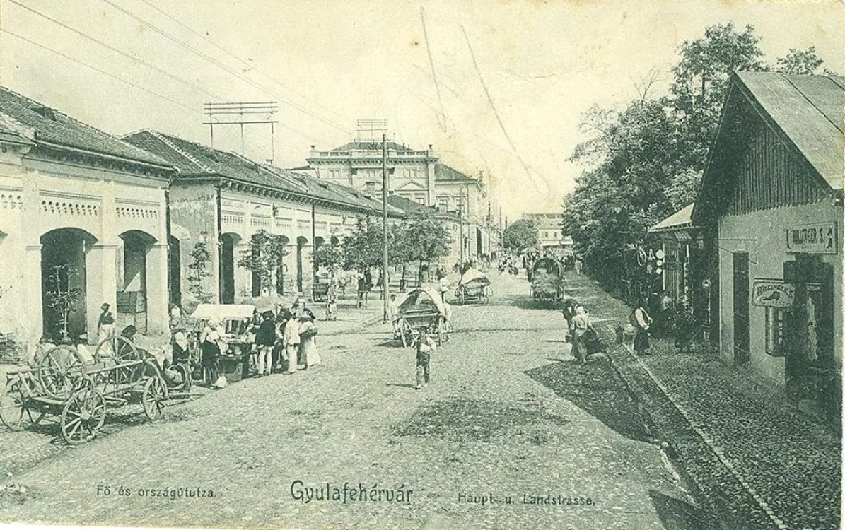 Alba Iulia la începutul anilor 1900-stradă din centrul oraşului 