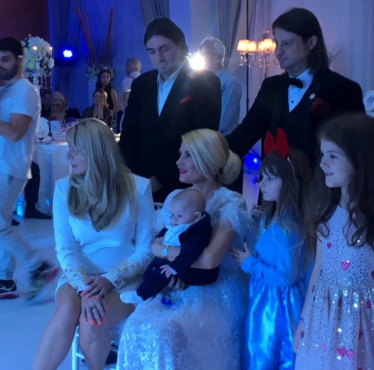 
    Ianna Novac și micuțul Alexandru, la momentul cu ursitoarelefoto: Click!  