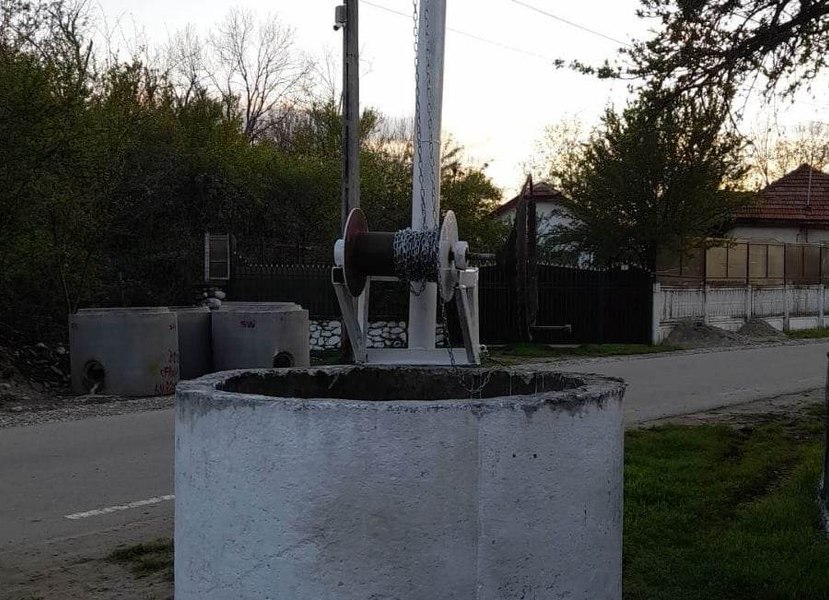 O singură fântână cu apă potabilă în comuna lui Brâncuși