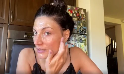Ce creme scumpe?! Mierea pe care toți o avem în casă face minuni jpeg