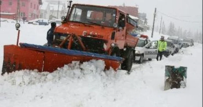 Zăpada pune piedici şoferilor în fiecare an, foto Adevărul