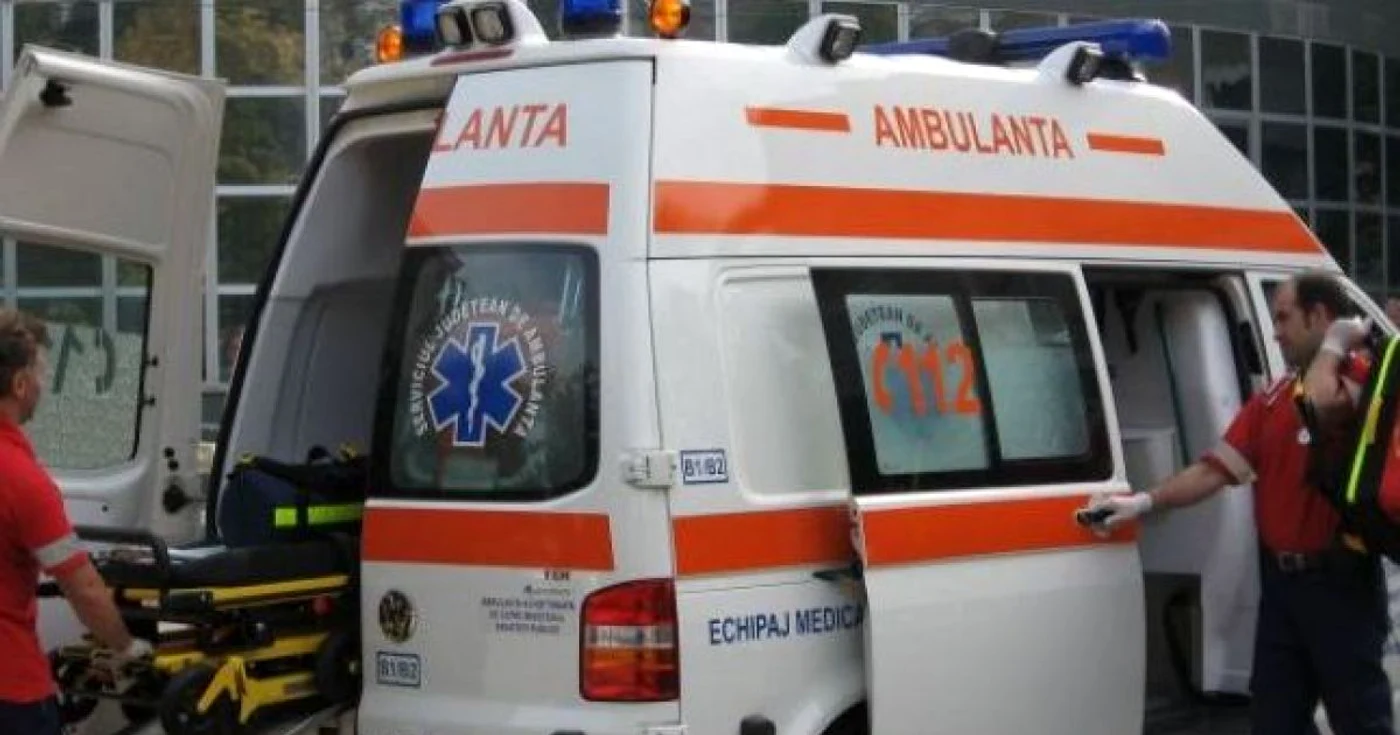 Echipajul de ambulanţă nu a puttu să o mai ajute pe bătrână. A constatat decesul  FOTO: Adevărul