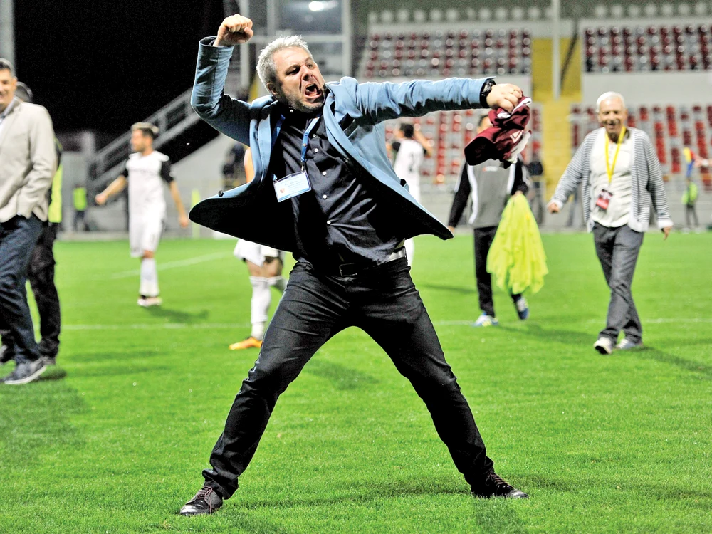 
    Marius Şumudică  este la doar patru puncte  de primul titlu ca antrenorFOTO: Sportpictures.eu   