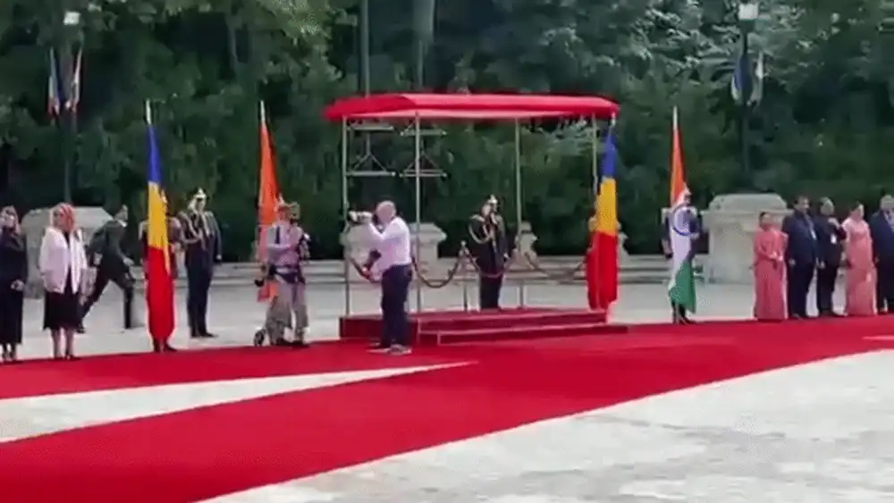 Moment neprevăzut la Cotroceni: Un militar din garda de onoare a leșinat în timpul ceremoniei de primire a președintelui Indiei