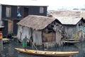 Singurul mijloc de deplasare prin Makoko este barca jpeg