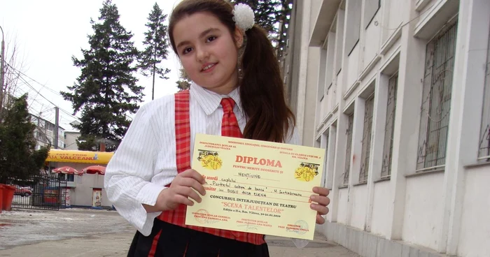 Mica actriţa Ana Maria Bugiu