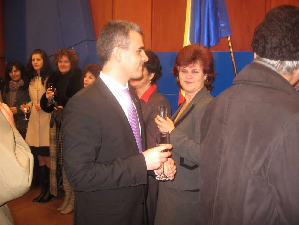 La Bistriţa primarul şi prefectul au dat şampanie separat de Ziua Naţională
