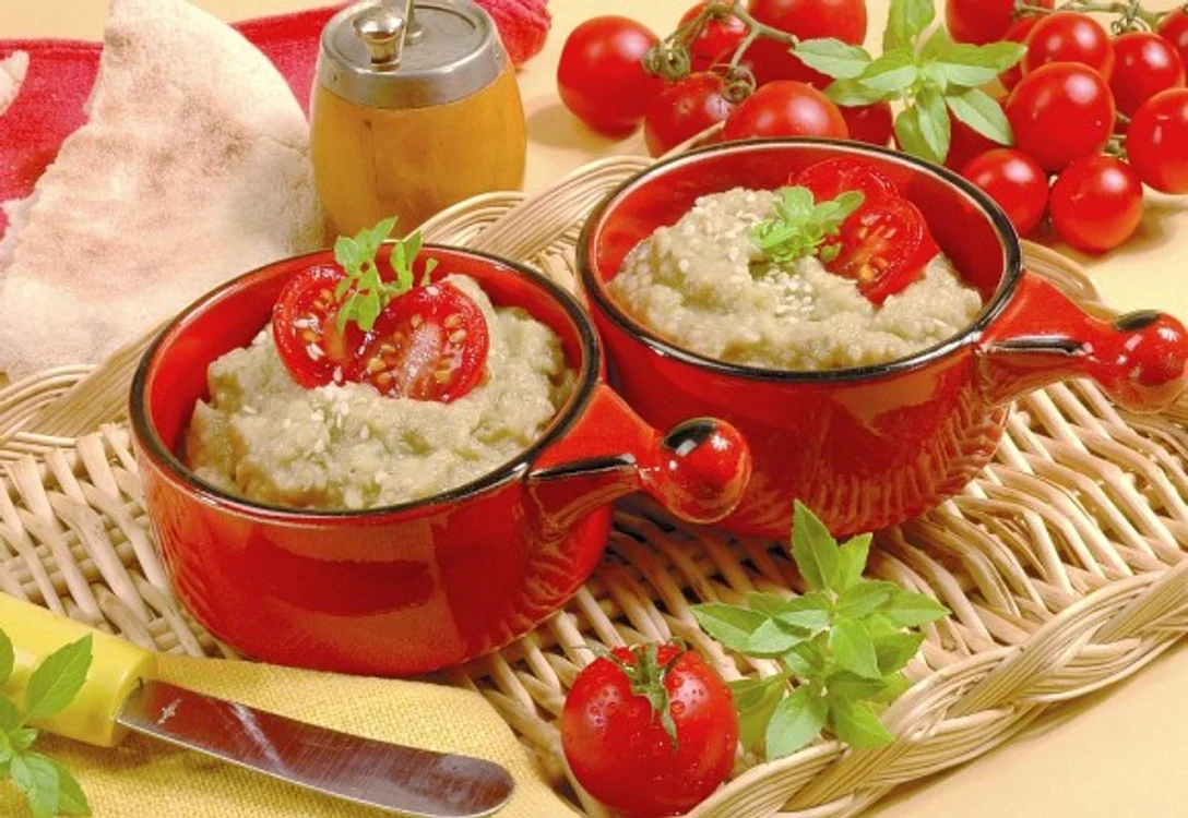 
    Simpla sau cu maioneza, salata de vinete este o delicatesaclickpoftabuna.ro  