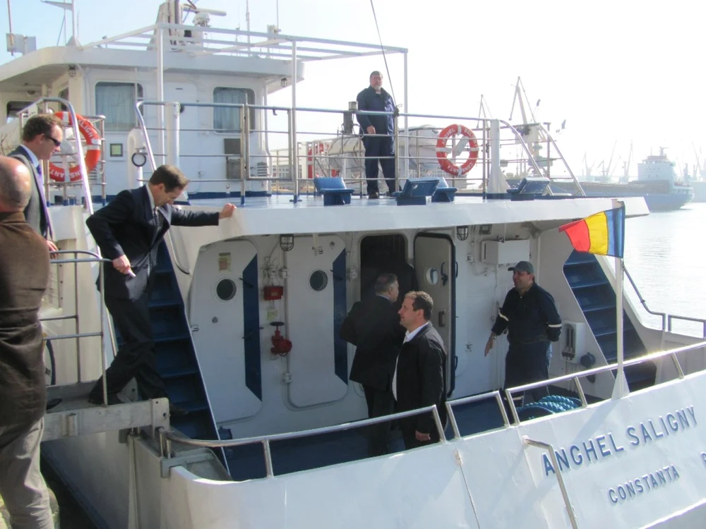 Oficialii olandezi se îmbarcă pe nava Anghel Saligny a Portului Constanţa FOTO Sînziana Ionescu