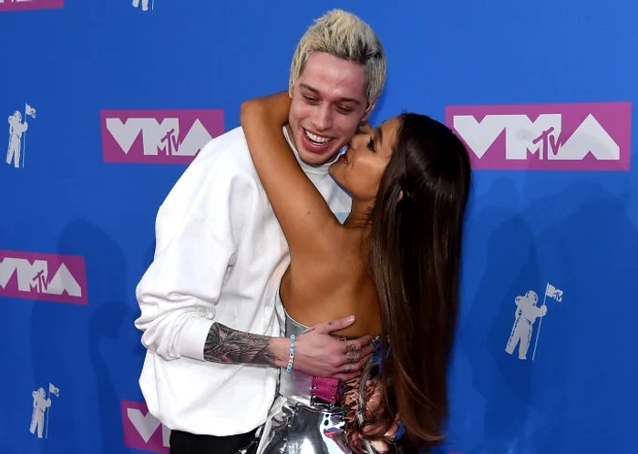 Ariana Grande şi Pete Davidson s-au despărţit