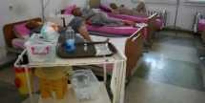 Iaşi: Doi căruţaşi au fost băgaţi în spital de un bătăuş