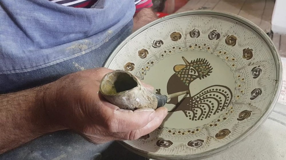 Cum s-a schimbat cel mai mare târg de ceramică din România. Imagini cu Cocoșul de Hurez de altădată și de azi VIDEO