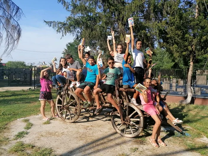 Vacanța de vară așa cum puțini copii mai au prilejul să o petreacă FOTO: Facebook/Loredana Costache