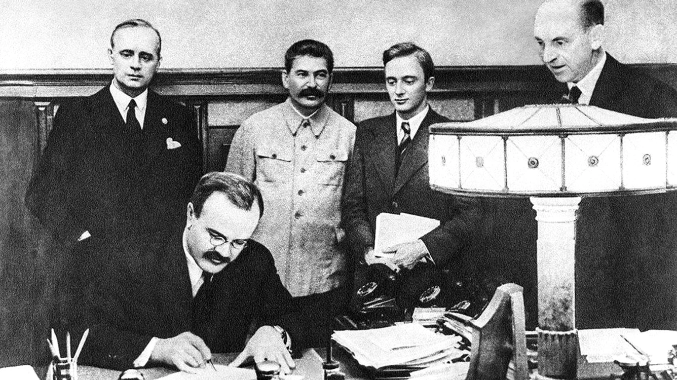 Semnarea Pactului Ribbentrop-Molotov