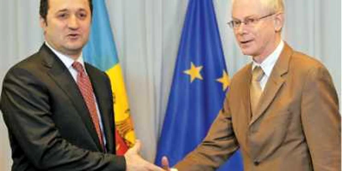 Vlad Filat (stânga) se bazează pe sprijinul preşedintelui UE, Herman van Rompuy 