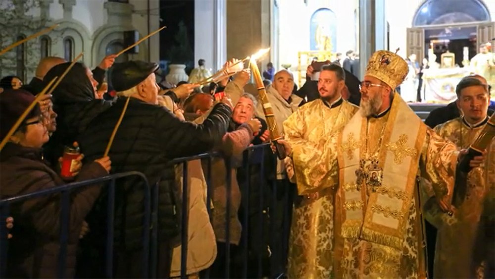 Mii de buzoieni, la slujba de Înviere de la Arhiepiscopie. ÎPS Ciprian: „Să sporim și mai mult rugăciunea pentru pace”