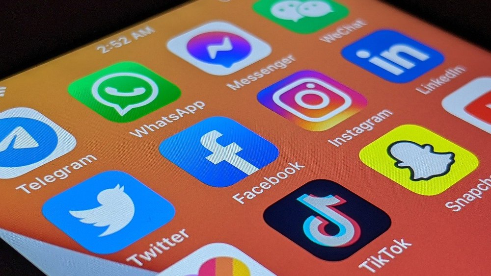 Studiu: Nivel slab de cunoștințe medicale pentru oamenii care se informează cu ajutorul Tik Tok, Whatsapp sau Youtube